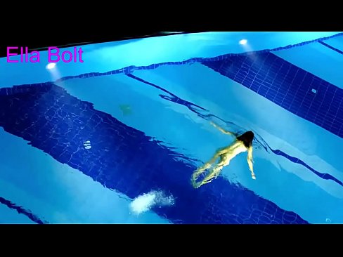 ❤️ मी पाहणे थांबवू शकत नाही, तरुण गोरा ELLA BOLT रिसॉर्ट पूलमध्ये नग्न पोहताना पकडला गेला गुदद्वारासंबंधीचा व्हिडिओ mr.novoporn.ru वर ☑